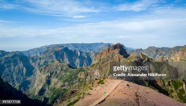 pico arieiro and ruivo hiking path - pico ruivo stock pictures, royalty-free photos & images