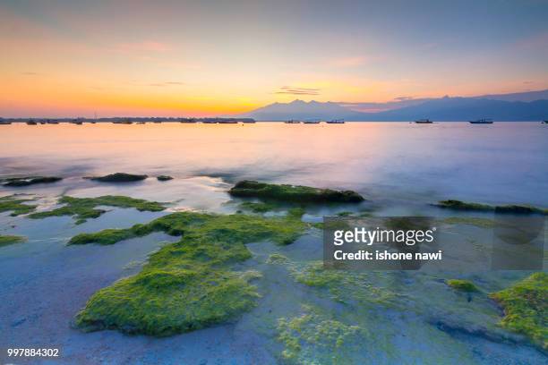 morning scenery on the coast of lombok. long exposure. - lombok stock-fotos und bilder
