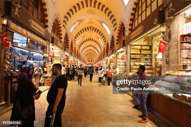 historic spice market in istanbul,turkey - paulo amorim stock pictures, royalty-free photos & images