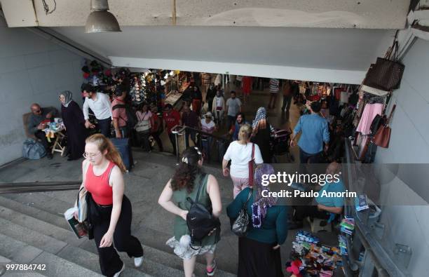 informal marke in istanbul,turkey - paulo amorim stock pictures, royalty-free photos & images