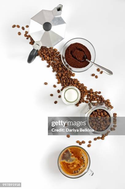 coffee beans and ground, milk in a bottle, moka pot - moka pot stockfoto's en -beelden