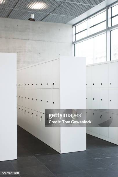 lockers - lock sporting position stock-fotos und bilder