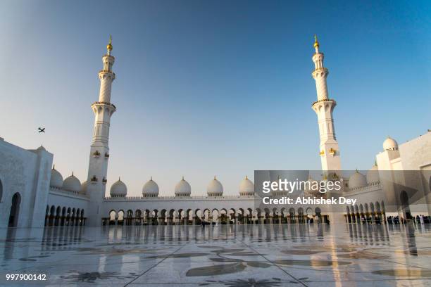 grandeur of grand mosque - abhishek stock-fotos und bilder