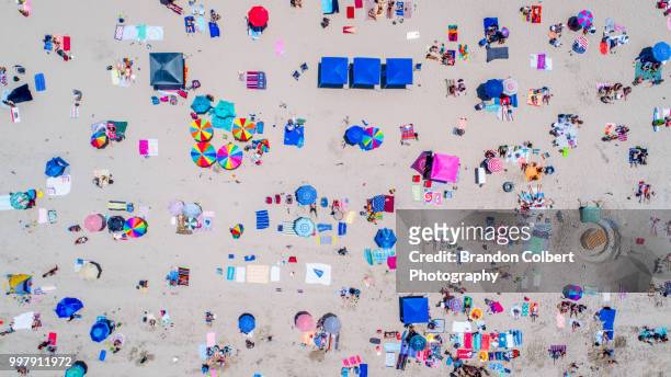summer beach holiday - beach bird's eye perspective imagens e fotografias de stock