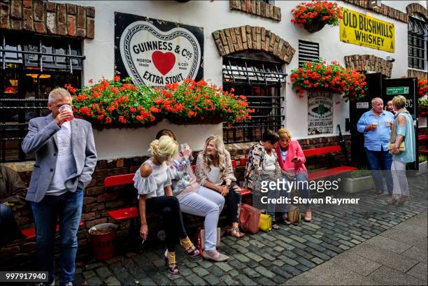 drinkers and smokers outside the duke of york pub in belfast - belfast shopping stock pictures, royalty-free photos & images
