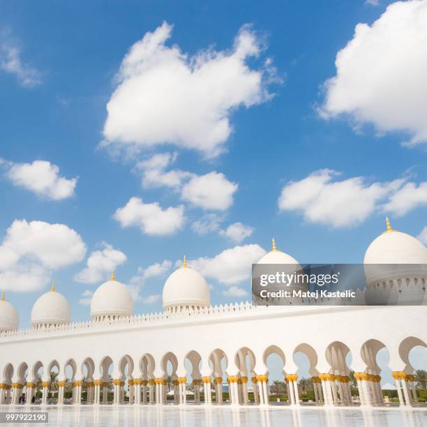 sheikh zayed grand mosque, abu dhabi, united arab emirates. - zayed stock pictures, royalty-free photos & images