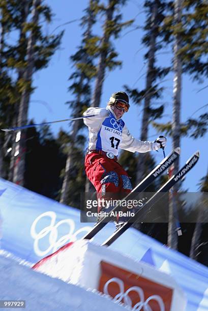 Tami Bradley of Canada in action in the final round of the women's moguls during the Salt Lake City Winter Olympic Games on february 9, 2002 at the...