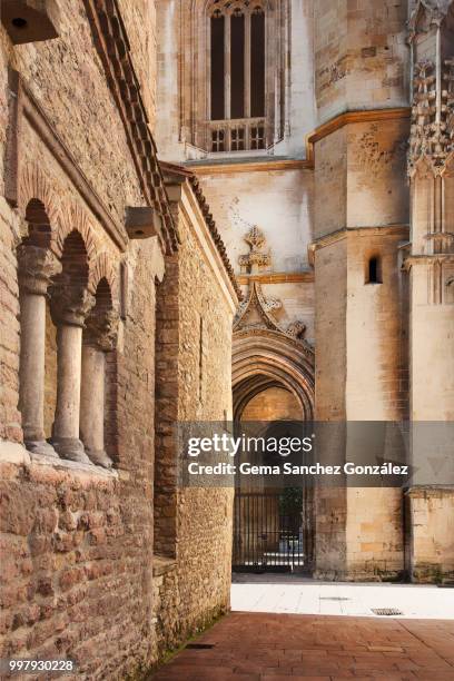 street in oviedo - gemak stock pictures, royalty-free photos & images