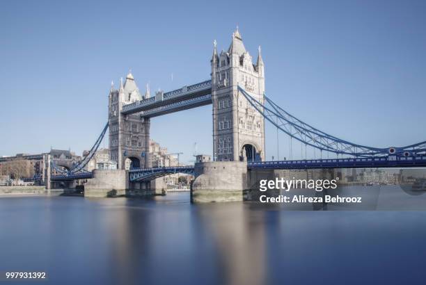 tower bridge, london - alireza stock-fotos und bilder
