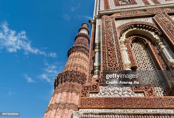 qutub minar and intricate inlay work on alai darwa - inlay stock pictures, royalty-free photos & images