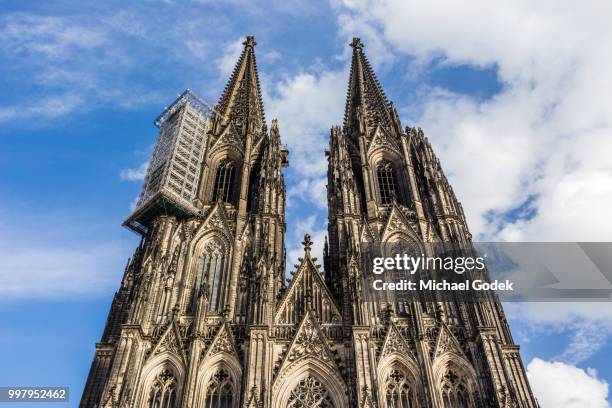 ornate exterior to the cologne cathedral - cologne cathedral stock pictures, royalty-free photos & images