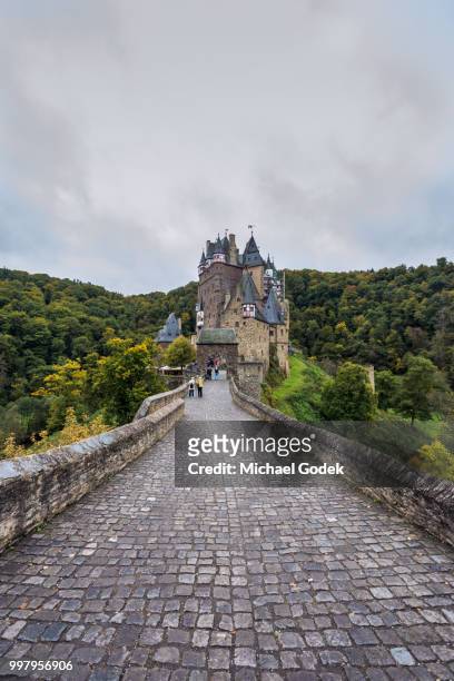 entry path leading up to burg eltz - burg stock pictures, royalty-free photos & images