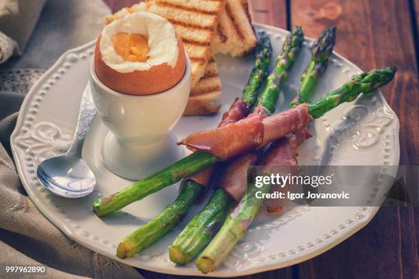 asparagus wrapped in prosciutto - prosciutto wrapped stock pictures, royalty-free photos & images