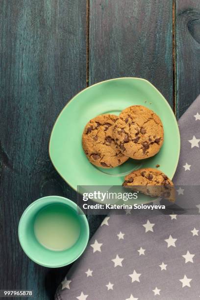 chocolate chips cookies with glass of milk, shot from above - chocolate milk stock pictures, royalty-free photos & images