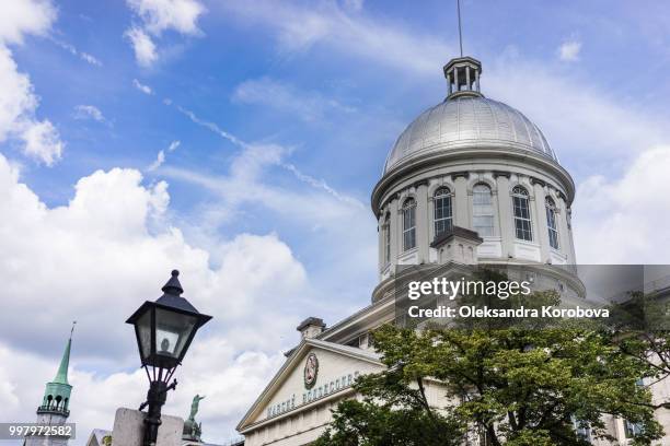 bonsecours market topped with a silver dome. - bonsecours market stock pictures, royalty-free photos & images