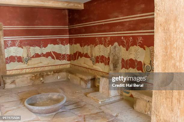 throne in palace of knossos - sea of crete stock pictures, royalty-free photos & images