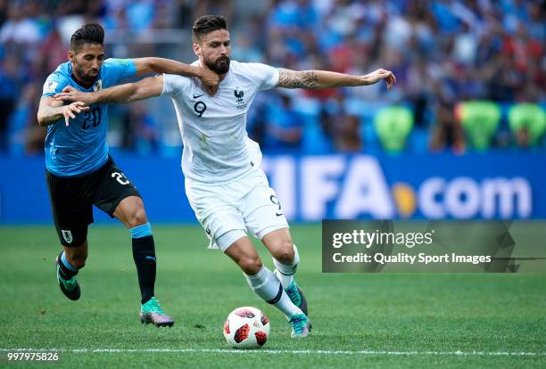 Jonathan Urretaviscaya of Uruguay competes for the ball with Olivier Giroud of France during the 2018 FIFA World Cup Russia Quarter Final match...