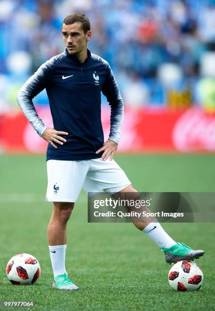 Antoine Griezmann of France warms up prior to the 2018 FIFA World Cup Russia Quarter Final match between Winner Game 49 and Winner Game 50 at Nizhny...