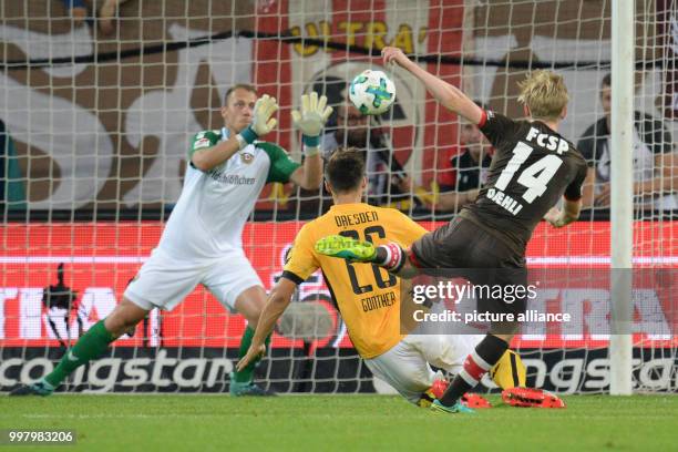 Pauli's Mats Moeller Daehli attempts a goal during the German 2nd Bundesliga soccer match between 1. FC St Pauli and Dynamo Dresden in the...