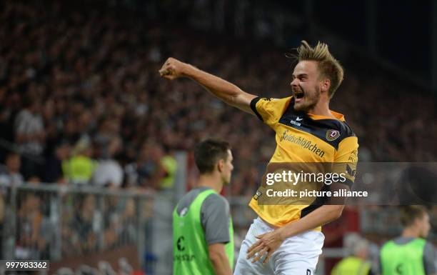 Dresden's Lucas Röser celebrates after levelling the score at 2:2 during the German 2nd Bundesliga soccer match between 1. FC St Pauli and Dynamo...