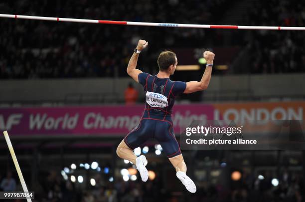 Renaud Lavillenie of France in action in the men's pole vault final Photo: Rainer Jensen/dpa
