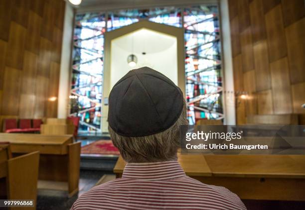 History repeats itself - Jews in Germany. Interior view of the synagogue of the synagogue community Bonn. Member of the Jewish community Bonn with...