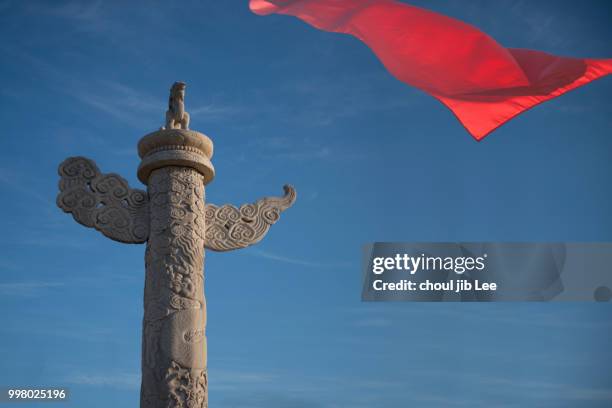 the chiness flag with a pillar - jib stock pictures, royalty-free photos & images