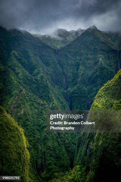 island of kauai - na pali fotografías e imágenes de stock