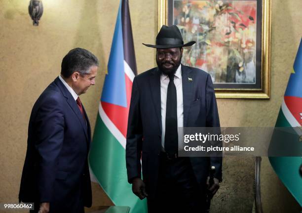 Dpatop - German Foreign Minister Sigmar Gabriel being received by the President of the Republic of South Sudan, Salva Kiir , in Juba, South Sudan, 10...