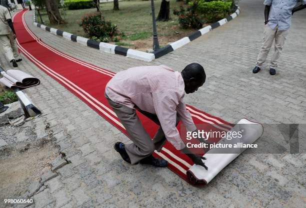 Dpatop - The red carpet being rolled out for German Foreign Minister Sigmar Gabriel at the Presidential Palace in Juba, South Sudan, 10 August 2017....