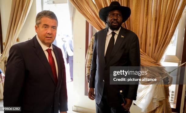 German Foreign Minister Sigmar Gabriel and the President of the Republic of South Sudan, Salva Kiir , saying goodbye after talks in Juba, South...