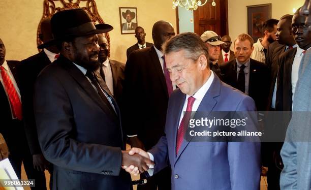 German Foreign Minister Sigmar Gabriel and the President of the Republic of South Sudan, Salva Kiir , saying goodbye after talks in Juba, South...