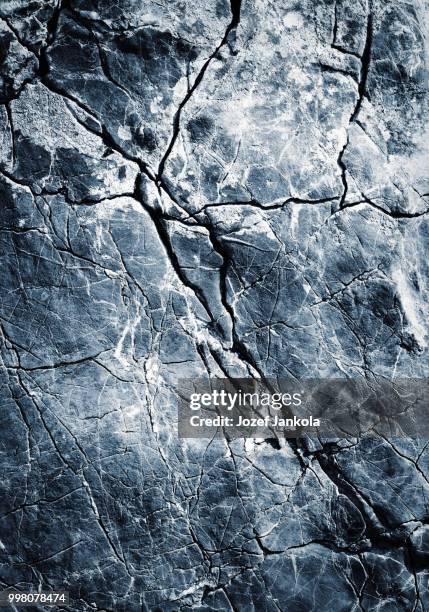 blue oblique fissure limestone - oblique fissure stock pictures, royalty-free photos & images