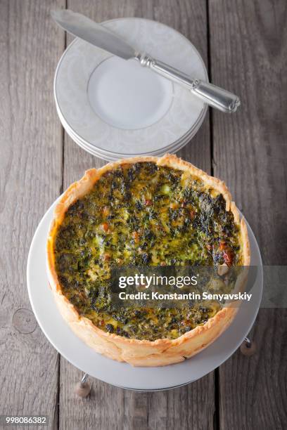 mini spinach quiche - mini quiche stock pictures, royalty-free photos & images