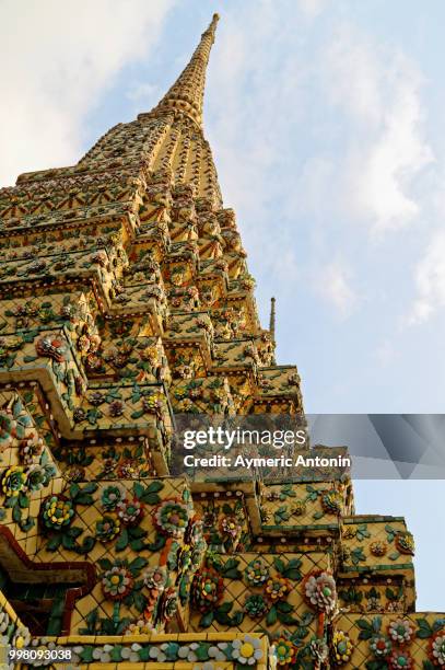 wat pho tower - antonin stock-fotos und bilder