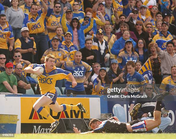 Jamie Lyon of the Eels in action during the NRL fourth qualifying final between the Parramatta Eels and the New Zealand Warriors held at Parramatta...