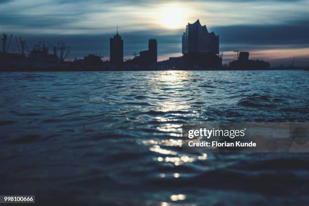 sunrise on the river elbe - kunde stock pictures, royalty-free photos & images