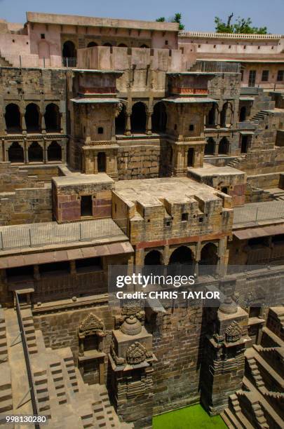 chand baori stepwell - abhaneri fotografías e imágenes de stock