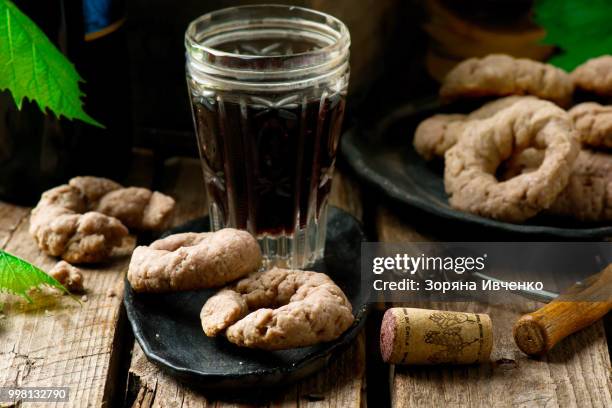 biscotti di vino - vino stock pictures, royalty-free photos & images