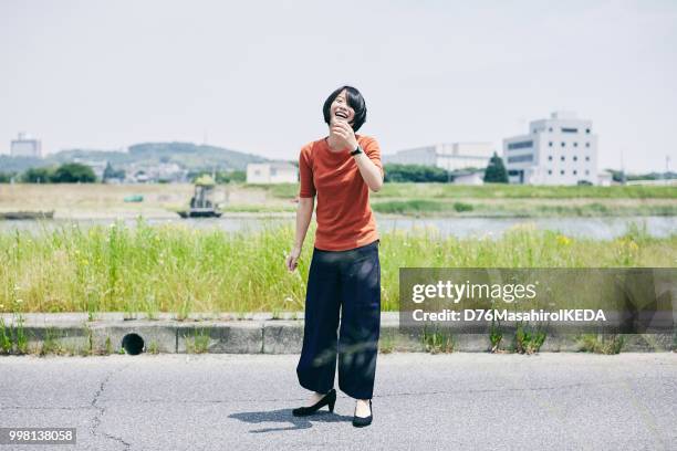 日本での学校生活 - 大学生　日本 ストックフォトと画像