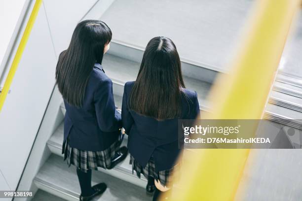 日本での学校生活 - 学生服 ストックフォトと画像