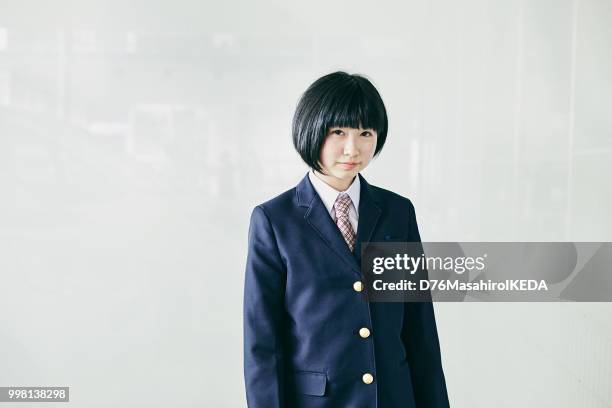 日本での学校生活 - 学生服 ストックフォトと画像