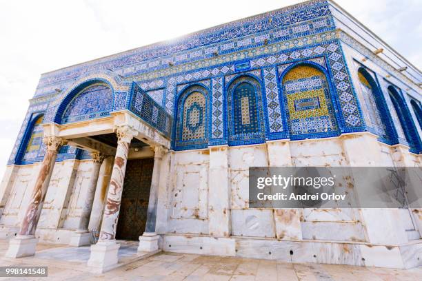 view of the dome of the rock. - dome of the rock stock-fotos und bilder