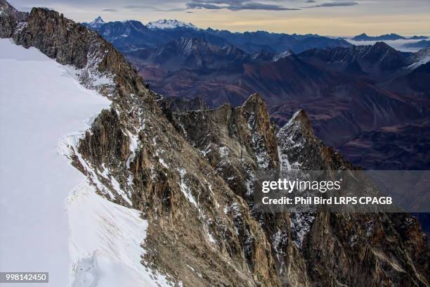 view from monte bianco (mont blanc) valle d'aosta italy - monte bianco 個照片及圖片檔