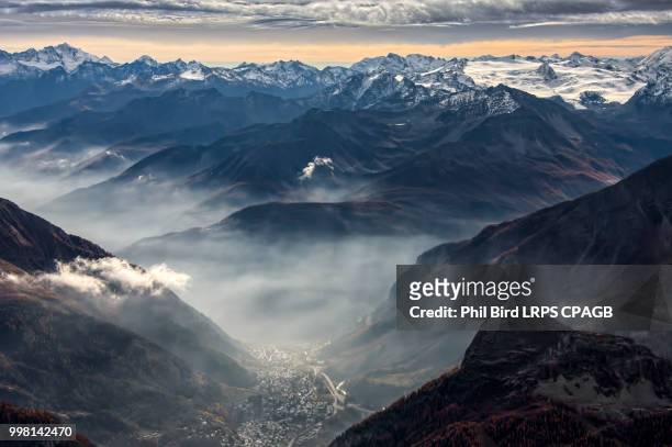 view from monte bianco (mont blanc) valle d'aosta - bianco bildbanksfoton och bilder