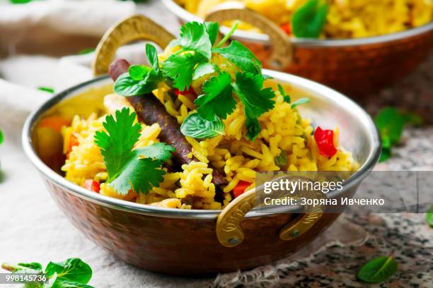 microwave biriyani in copper bowl - biriyani stock-fotos und bilder