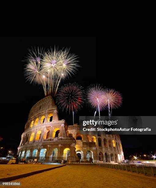 colosseum illuminated with fireworks in rome. - fotografia stockfoto's en -beelden