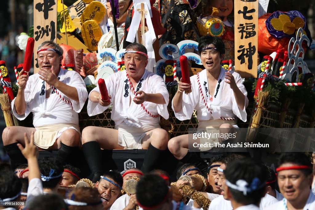 'Shudan Yamamise' of Hakata Gion Yamakasa Takes Place