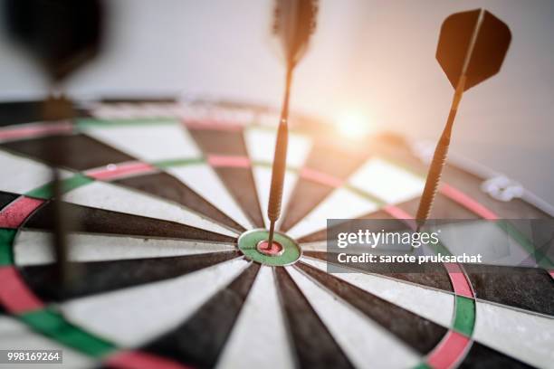 dart is an opportunity and dartboard is the target and goal. opportunity, risk management, business concept , success winner business concept - 得点板 ストックフォトと画像