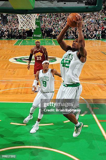 Tony Allen of the Boston Celtics goes to the hoop against the Cleveland Cavaliers in Game Four of the Eastern Conference Semifinals during the 2010...